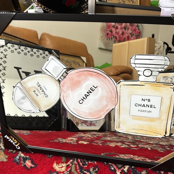 Mirror Perfume Decor! Scroll to see more ❤️ Sold separately - Picture 3 of 4